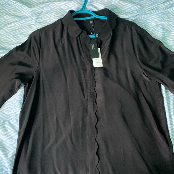 Banana Republic Scallop Collar 100% Silk Blouse - Picture 3 of 3